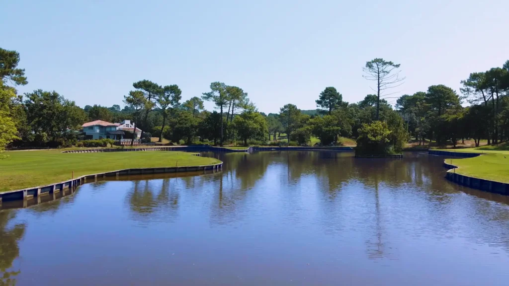 Plan d'eau du trou 3 du golf de Seignosse